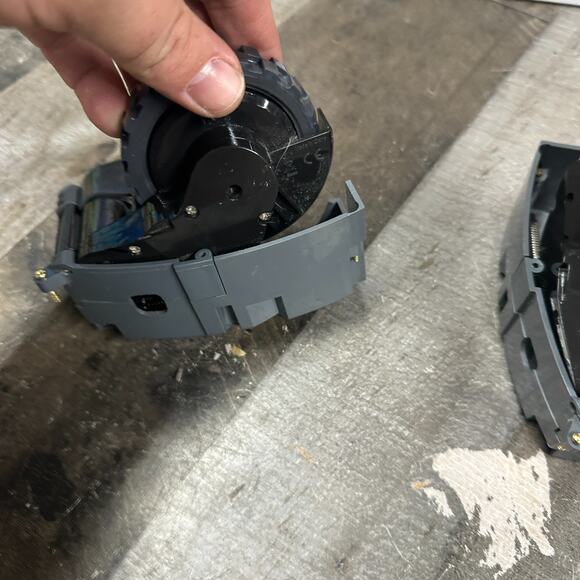 Right and Left Drive Wheel Module Pair iRobot Roomba 671 - Picture 5 of 7